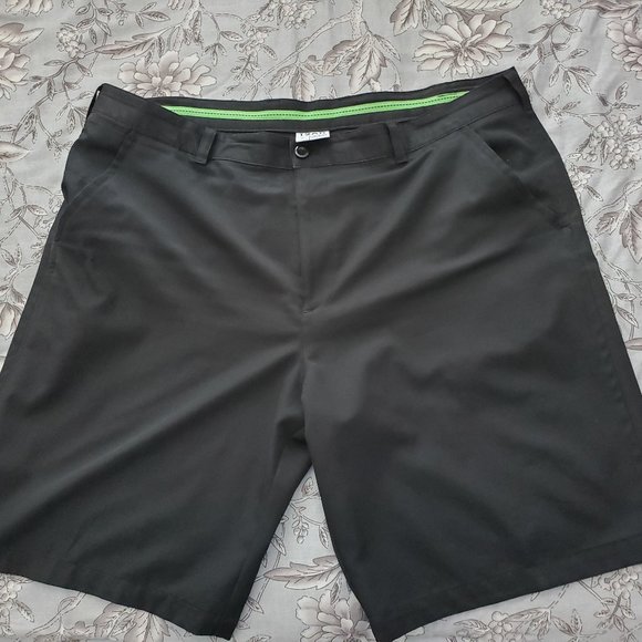 Men's - IZOD Golf Black Shorts - Picture 1 of 3